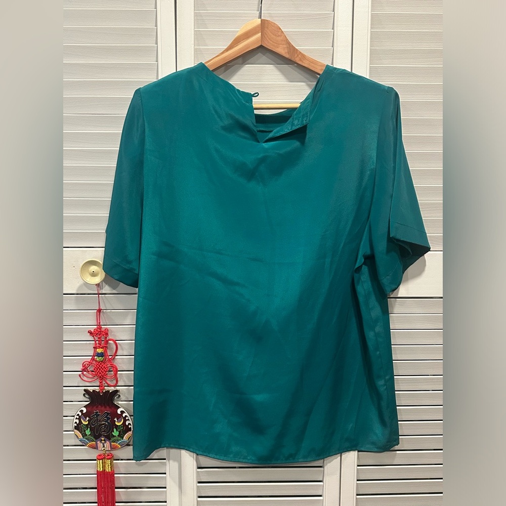Solid Green Short Sleeve Polyester Shell Top Size… - image 2